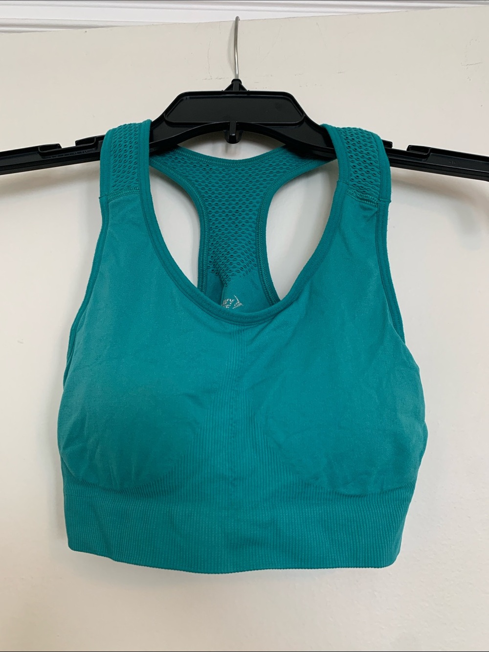 Old Navy Seamless Racerback Sports Bra - Women Intimates